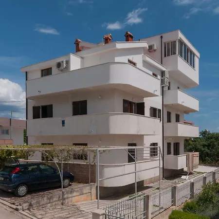 Beautiful Apartment With Private Pool Trogir Exterior photo