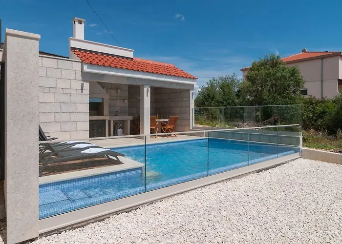 Beautiful Apartment With Private Pool
