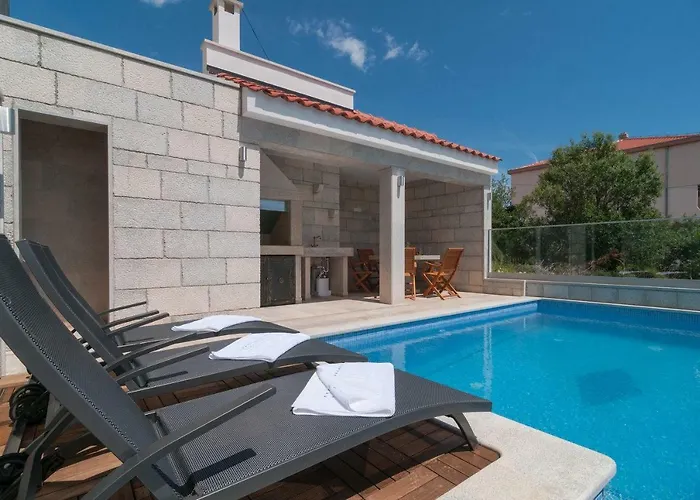 Beautiful Apartment With Private Pool