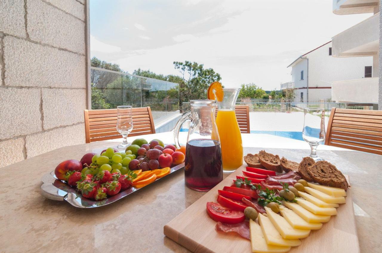 Beautiful With Private Pool Appartement *